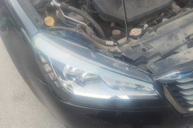 Used Bestune B90 2016 10th Anniversary Edition 1.8T Automatic Luxury Model Right Front Headlight