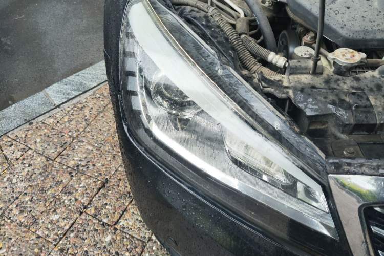 Used Bestune B90 2016 10th Anniversary Edition 1.8T Automatic Luxury Model Right Front Headlight