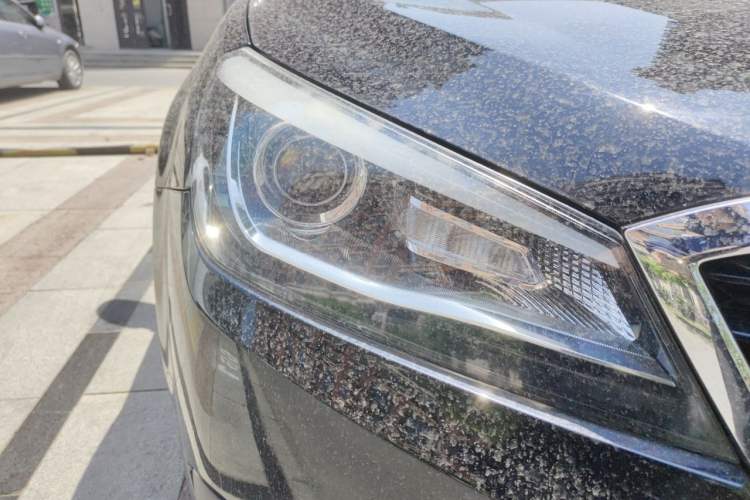 Used Bestune B90 2016 10th Anniversary Edition 1.8T Automatic Luxury Model Right Front Headlight