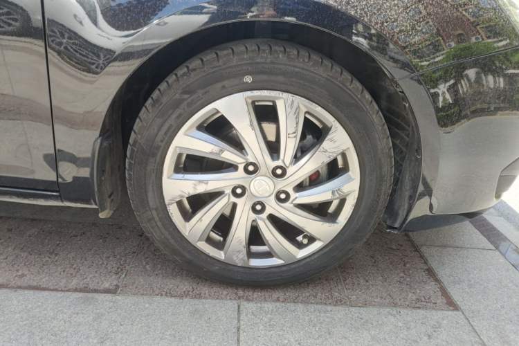 Used Bestune B90 2016 10th Anniversary Edition 1.8T Automatic Luxury Model Right Front Wheel Hub