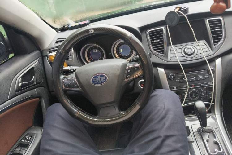 Used Bestune B90 2016 10th Anniversary Edition 1.8T Automatic Luxury Model Steering Wheel