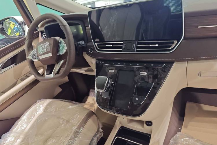 Used Bestune M9 2023 2.0T Prestige Edition Interior 1