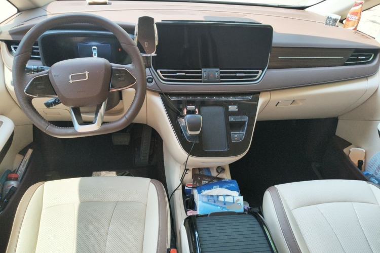 Used Bestune M9 2023 2.0T Prestige Edition Center Console