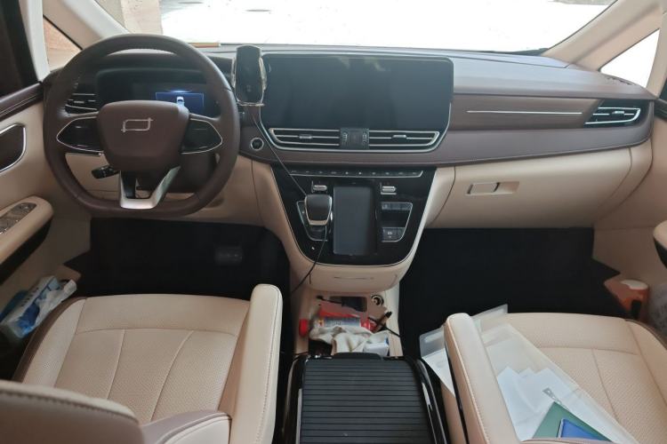 Used Bestune M9 2023 2.0T Prestige Edition Center Console