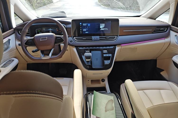 Used Bestune M9 2023 2.0T Ultimate Edition Center Console