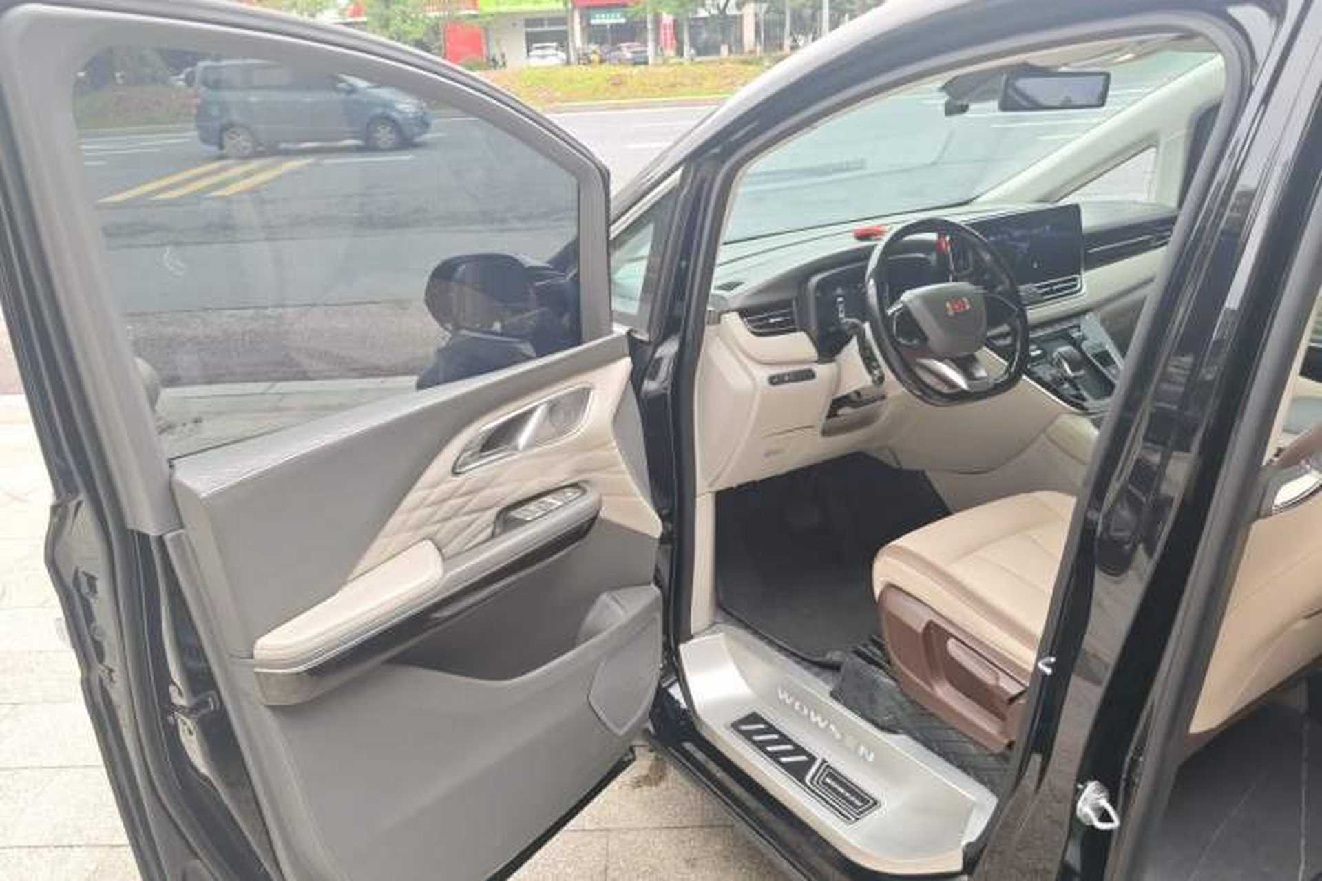 Used Bestune M9 2023 2.0T Ultimate Edition Driver Seat