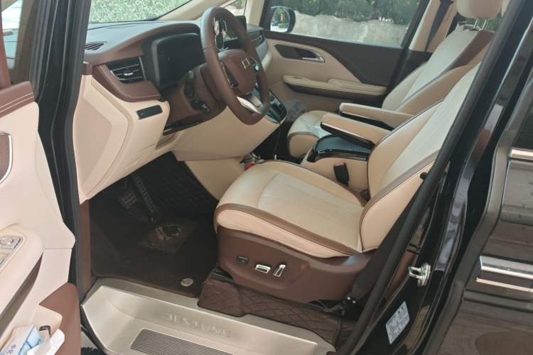 Used Bestune M9 2023 2.0T Prestige Edition Driver Seat