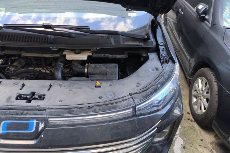 Used Bestune M9 2023 2.0T Ultimate Edition Engine Bay Left