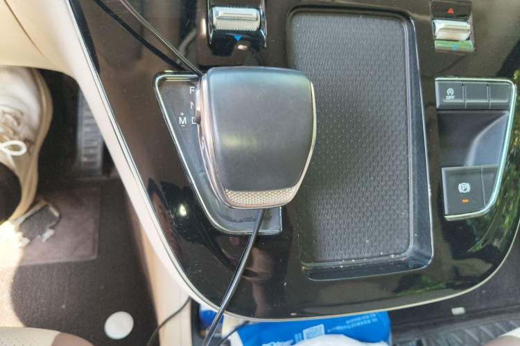 Used Bestune M9 2023 2.0T Prestige Edition Gear Lever