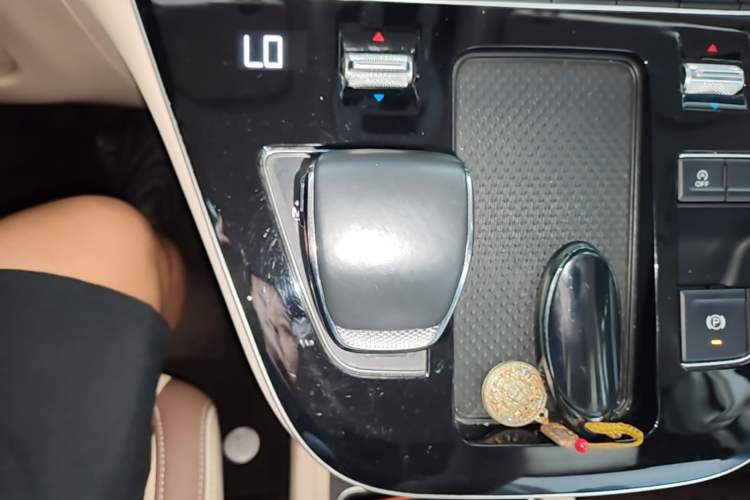 Used Bestune M9 2023 2.0T Prestige Edition Gear Lever