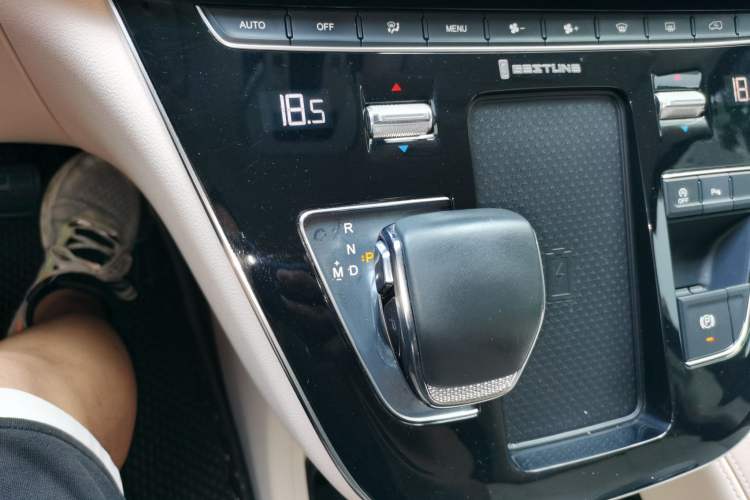 Used Bestune M9 2023 2.0T Ultimate Edition Gear Lever