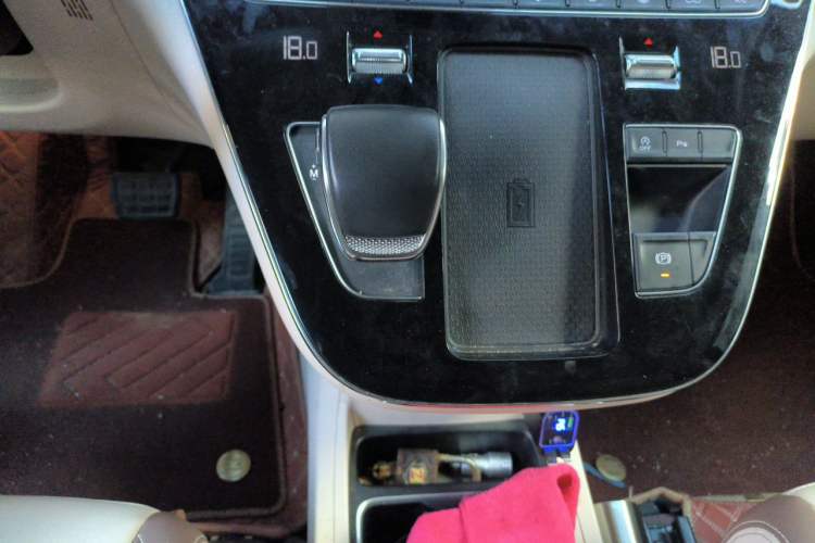 Used Bestune M9 2023 2.0T Ultimate Edition Gear Lever