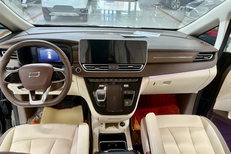Used Bestune M9 2023 2.0T Ultimate Edition Interior 1