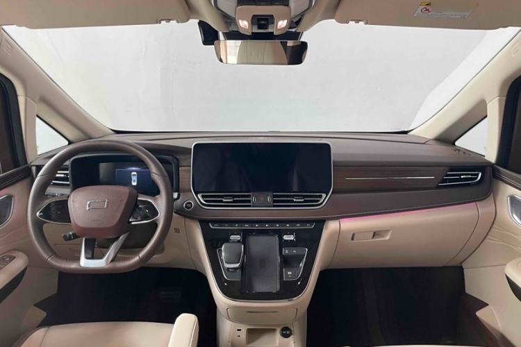Used Bestune M9 2023 2.0T Ultimate Edition Interior 1