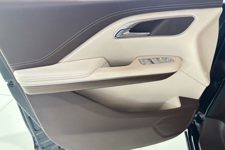 Used Bestune M9 2023 2.0T Prestige Edition Interior 10