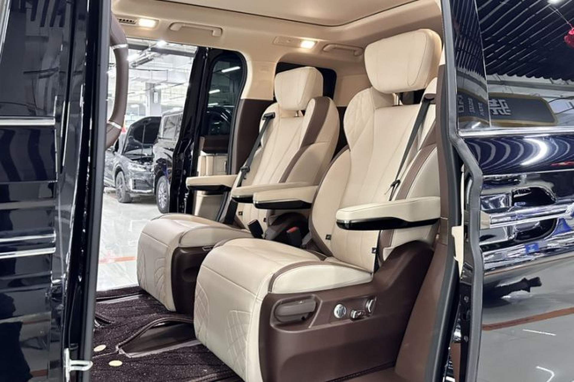 Used Bestune M9 2023 2.0T Ultimate Edition Interior 2