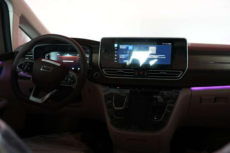 Used Bestune M9 2023 2.0T Ultimate Edition Interior 2