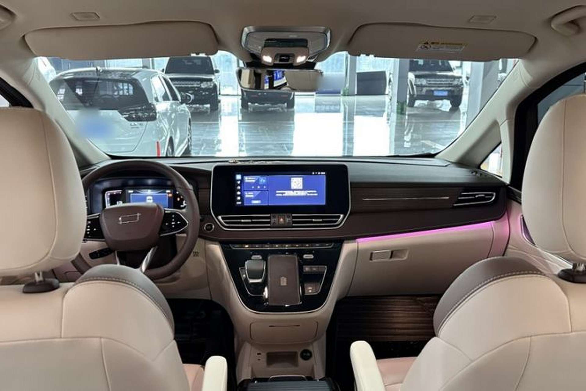 Used Bestune M9 2023 2.0T Ultimate Edition Interior 3