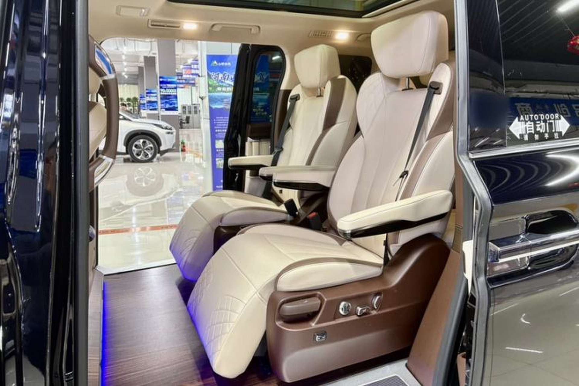 Used Bestune M9 2023 2.0T Ultimate Edition Interior 3