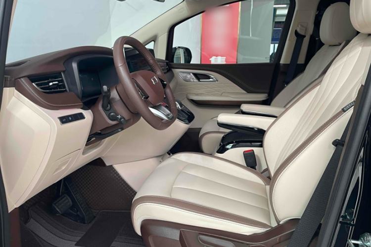 Used Bestune M9 2023 2.0T Ultimate Edition Interior 3