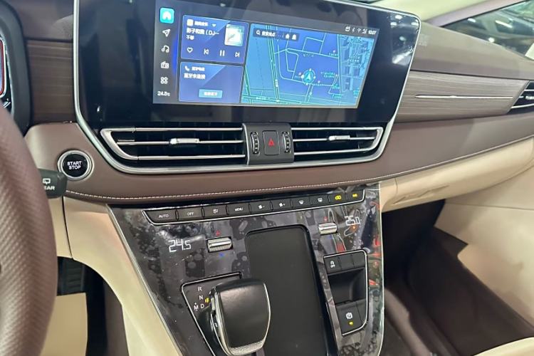 Used Bestune M9 2023 2.0T Prestige Edition Interior 3