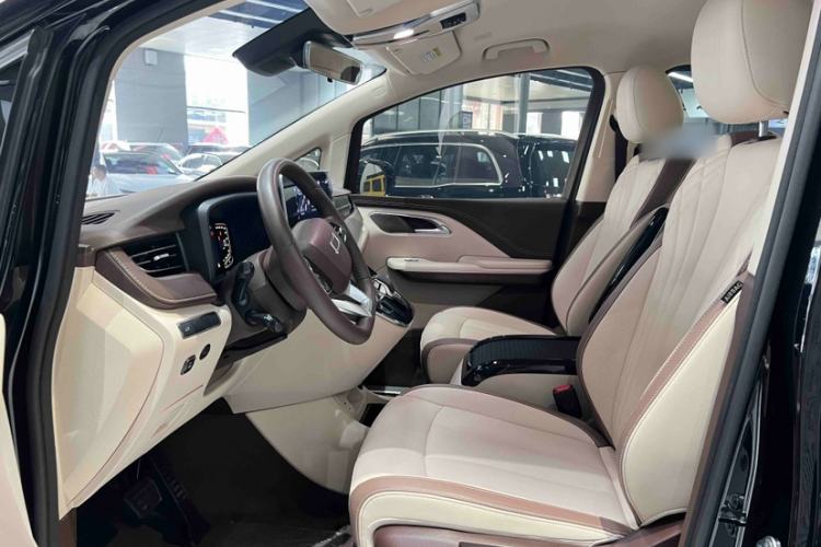 Used Bestune M9 2023 2.0T Prestige Edition Interior 4