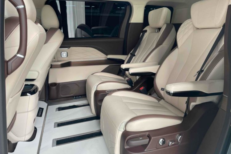 Used Bestune M9 2023 2.0T Ultimate Edition Interior 4
