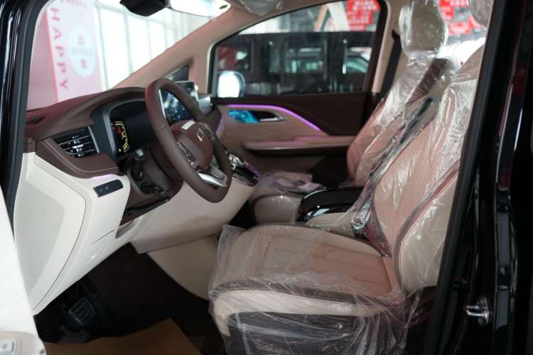 Used Bestune M9 2023 2.0T Ultimate Edition Interior 5