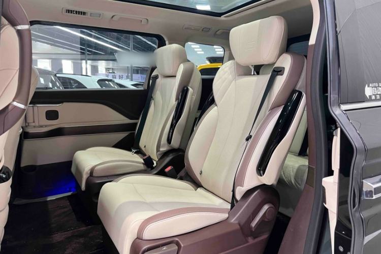 Used Bestune M9 2023 2.0T Prestige Edition Interior 5
