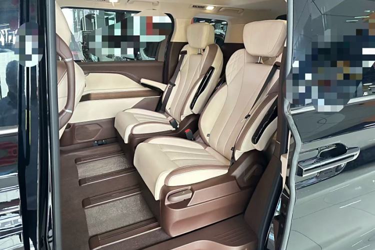 Used Bestune M9 2023 2.0T Prestige Edition Interior 5