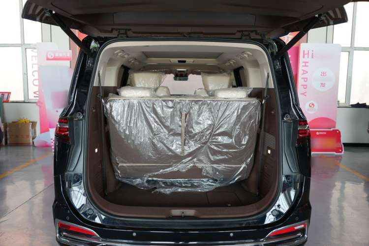 Used Bestune M9 2023 2.0T Ultimate Edition Interior 6