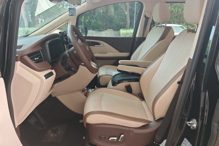 Used Bestune M9 2023 2.0T Prestige Edition Left Front Seat