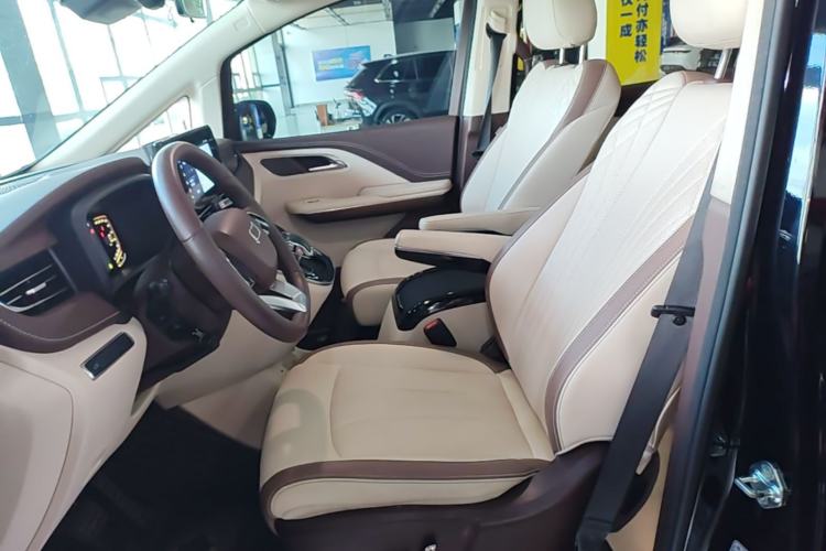 Used Bestune M9 2023 2.0T Prestige Edition Left Front Seat