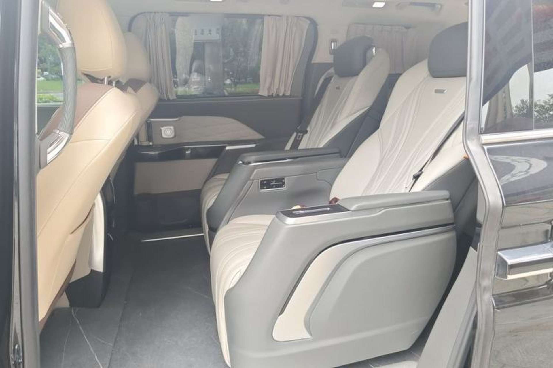 Used Bestune M9 2023 2.0T Ultimate Edition Left Rear Seat