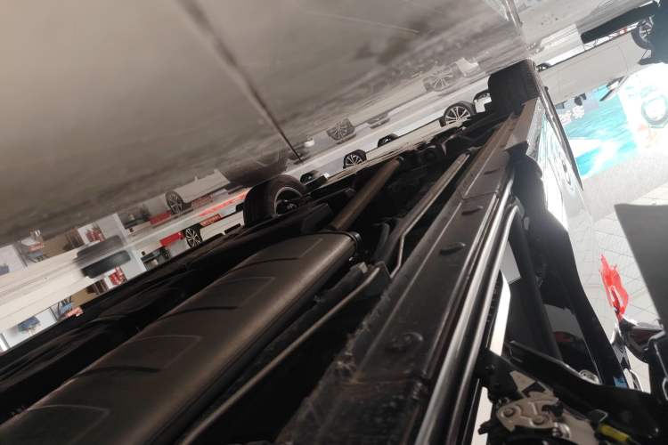 Used Bestune M9 2023 2.0T Ultimate Edition Left Side Sill