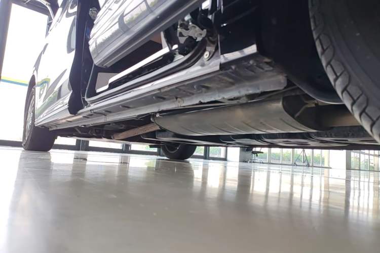 Used Bestune M9 2023 2.0T Prestige Edition Left Side Sill
