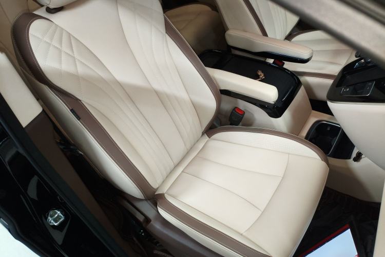 Used Bestune M9 2023 2.0T Ultimate Edition Right Front Seat