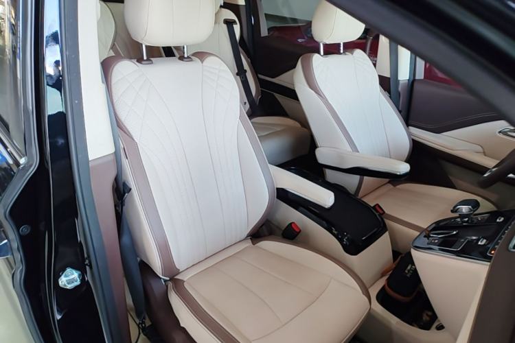 Used Bestune M9 2023 2.0T Prestige Edition Right Front Seat