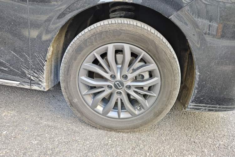 Used Bestune M9 2023 2.0T Ultimate Edition Right Front Wheel Hub