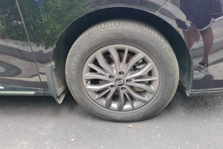 Used Bestune M9 2023 2.0T Ultimate Edition Right Front Wheel Hub