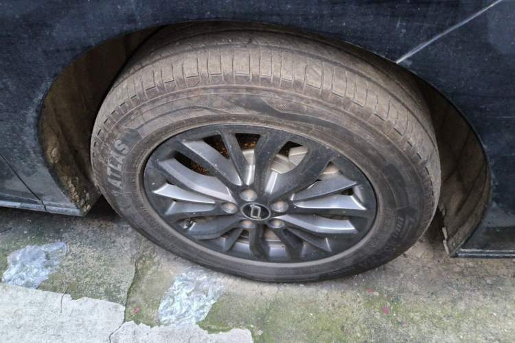Used Bestune M9 2023 2.0T Ultimate Edition Right Front Wheel Hub