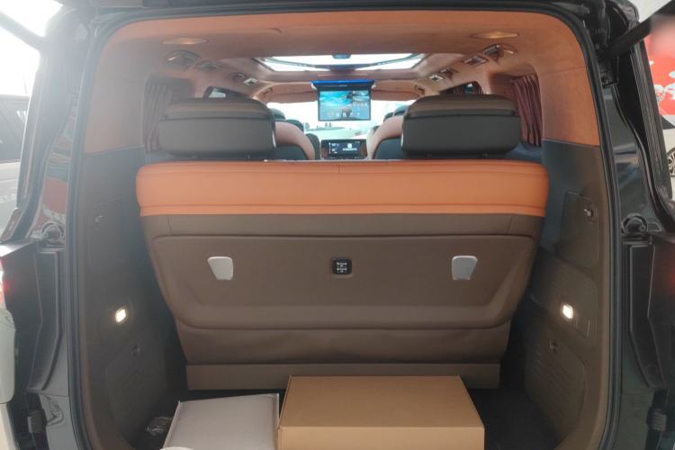 Used Bestune M9 2023 2.0T Ultimate Edition Trunk