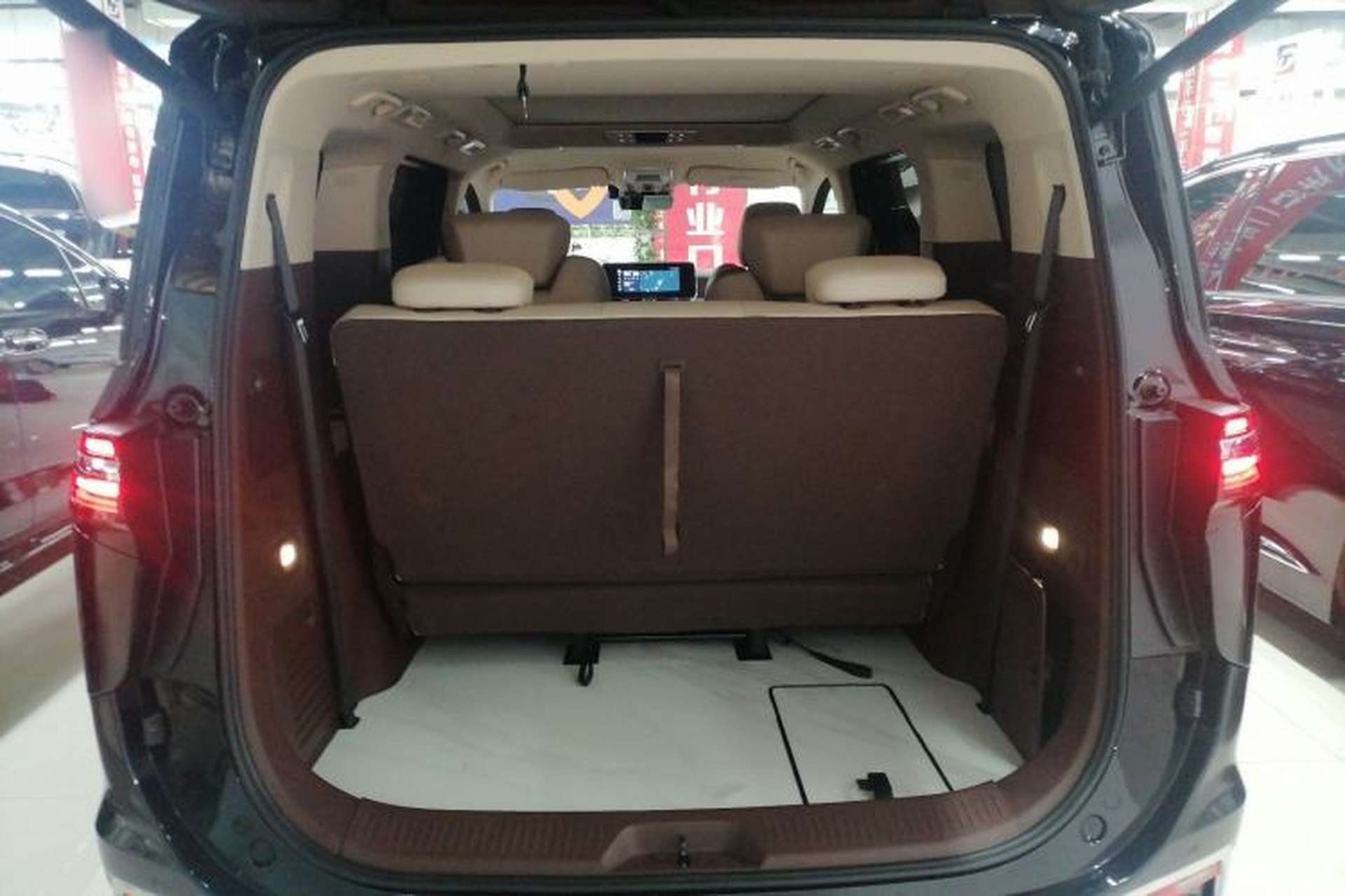 Used Bestune M9 2023 2.0T Ultimate Edition Trunk