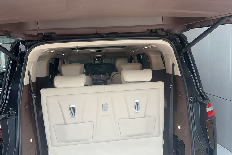 Used Bestune M9 2023 2.0T Prestige Edition Trunk