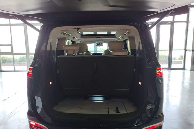 Used Bestune M9 2023 2.0T Prestige Edition Trunk