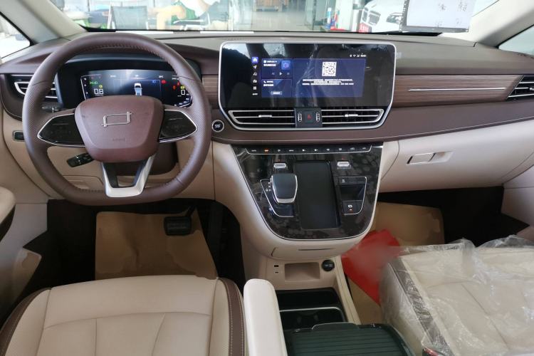 Used Bestune M9 2023 2.0T Prestige Edition Center Console