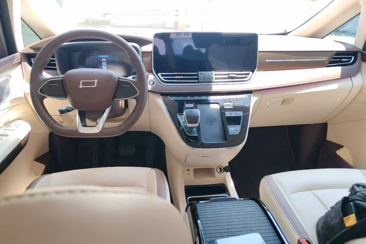 Used Bestune M9 2023 2.0T Ultimate Edition Center Console