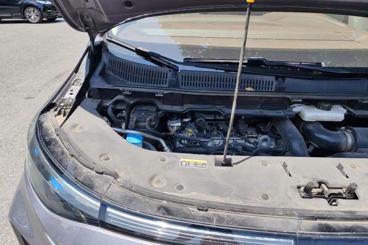 Used Bestune M9 2023 2.0T Ultimate Edition Engine Bay Right