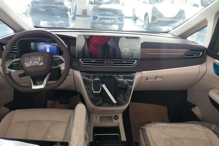 Used Bestune M9 2023 2.0T Ultimate Edition Interior 1