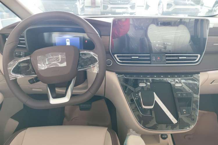 Used Bestune M9 2023 2.0T Ultimate Edition Interior 2